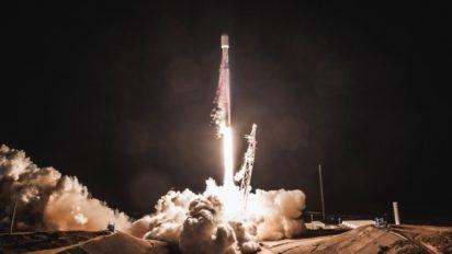 Elon Musk's SpaceX lança mais 60 satélites para construir 'Starlink' e transportar banda larga para a Terra