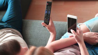 Как да използвате вашия смартфон като дистанционно и да контролирате телевизора си
